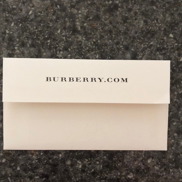 Burberry Envelopes - Picture 2 of 5